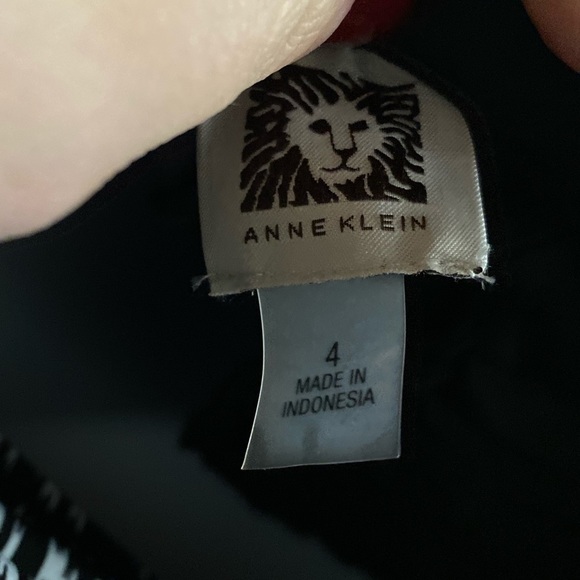 Anne Klein Black Cropped Pants - Picture 3 of 8